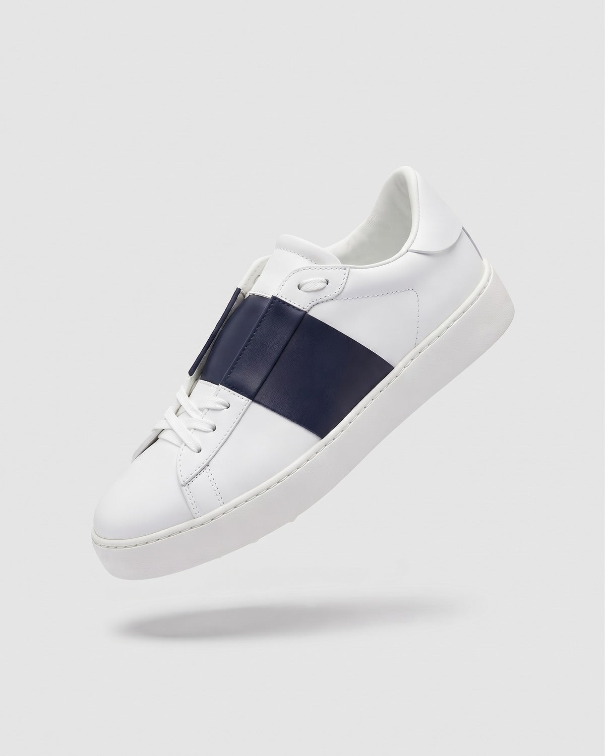 Sableau Band Sneakers Band in white with navy band