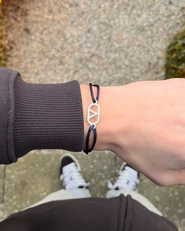 V Bracelet – detail