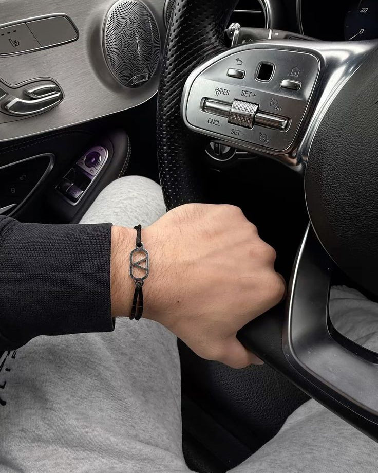 V Bracelet – detail