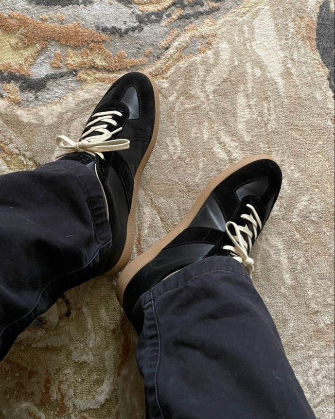 Heritage Court Sneakers - Black on foot