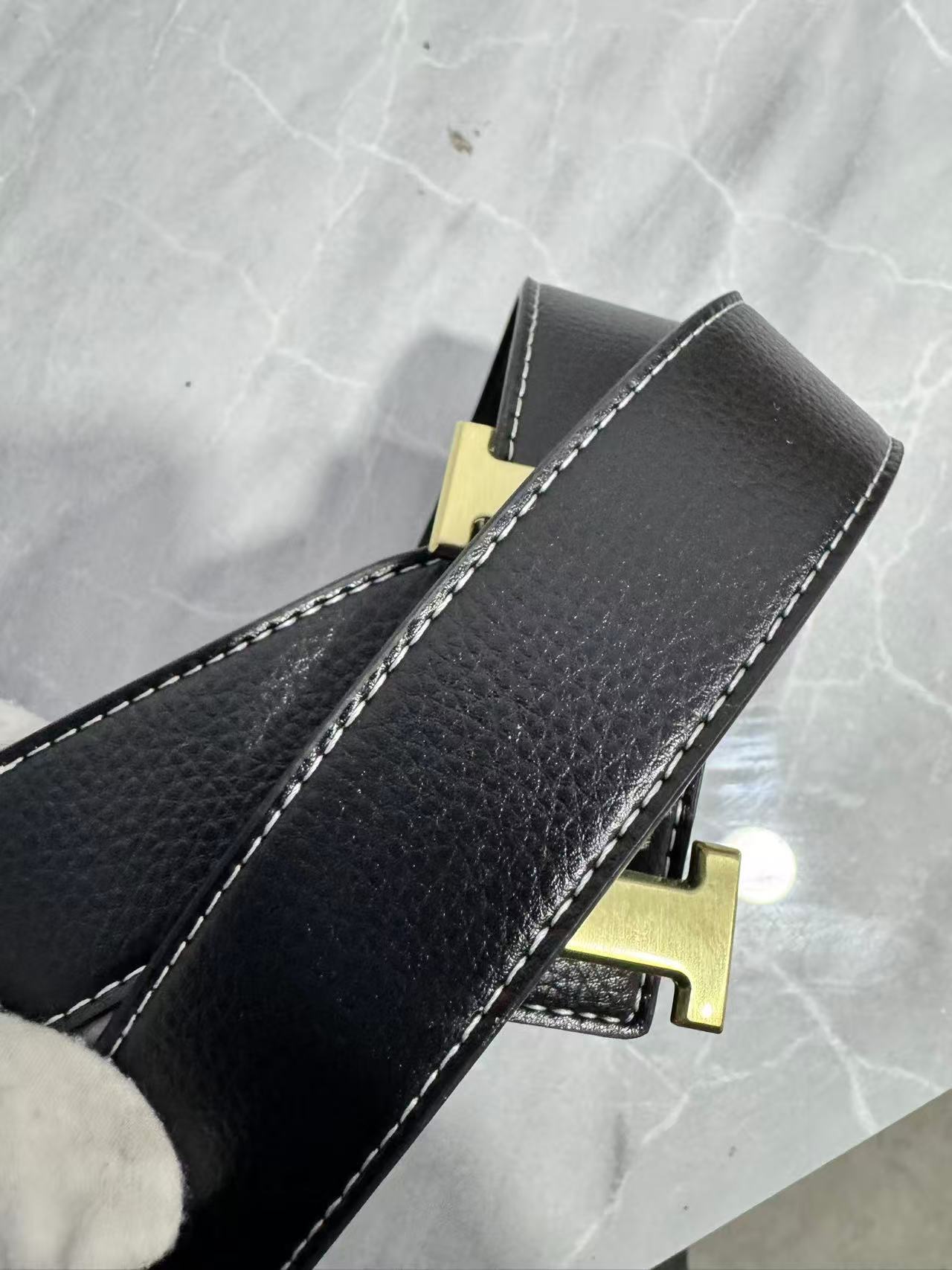 Sableau H Belt — gold buckle detail