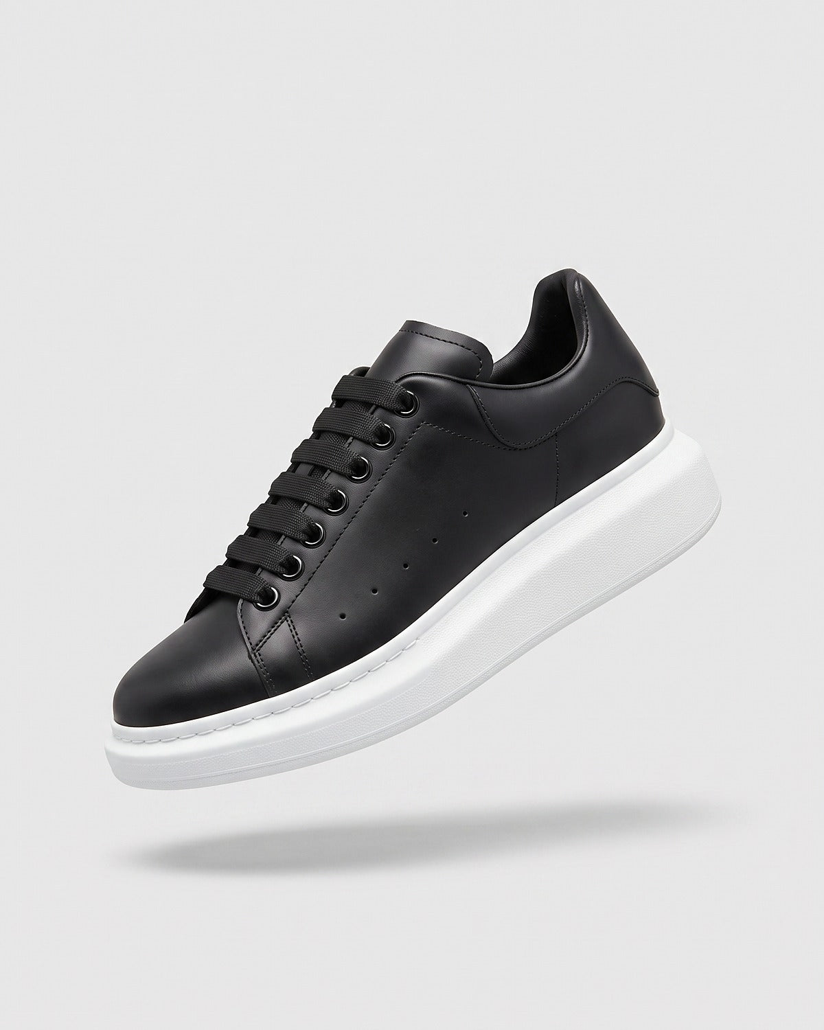 Sableau MQ Sneakers in black with white sole