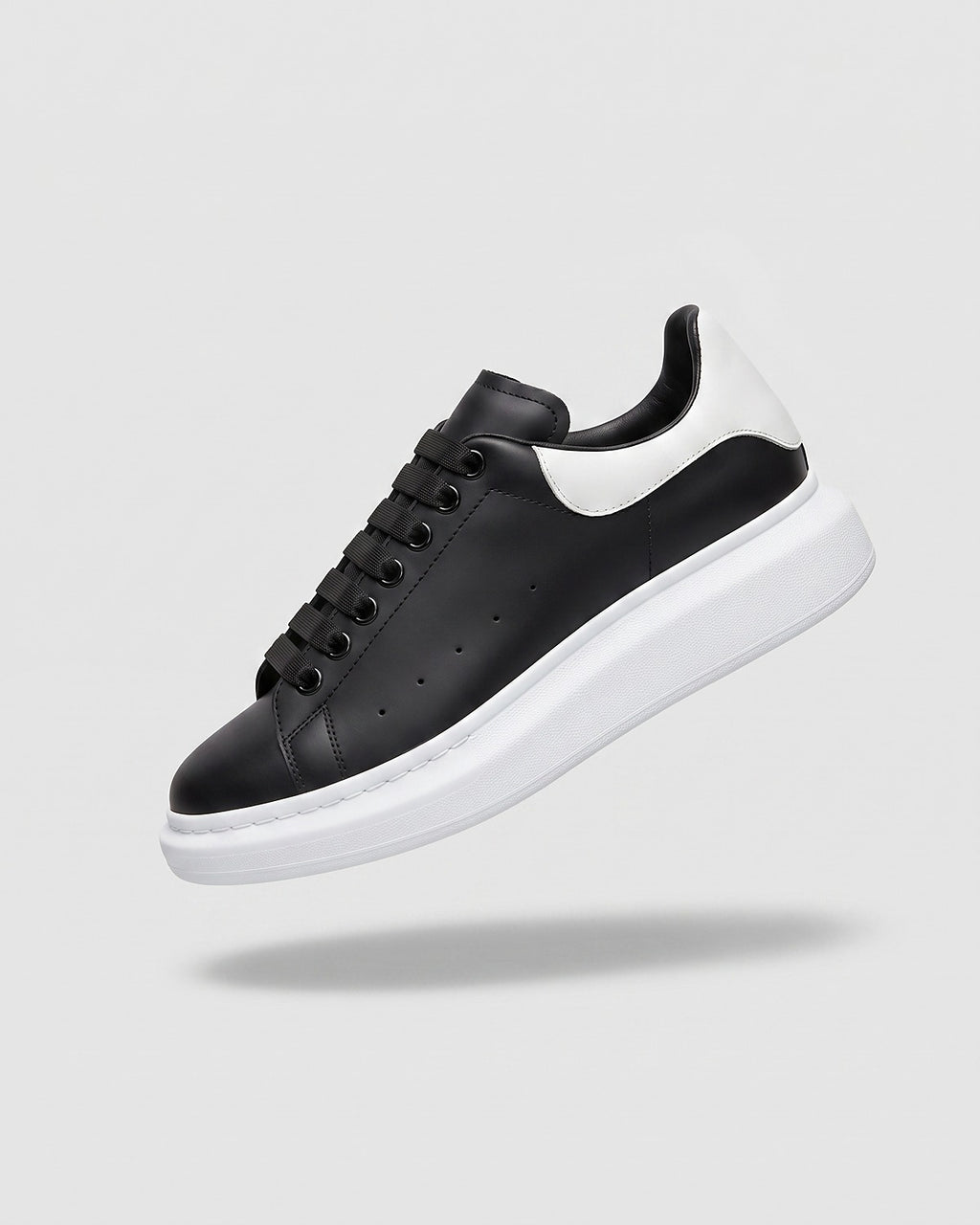 Sableau MQ Sneakers in black with white heel