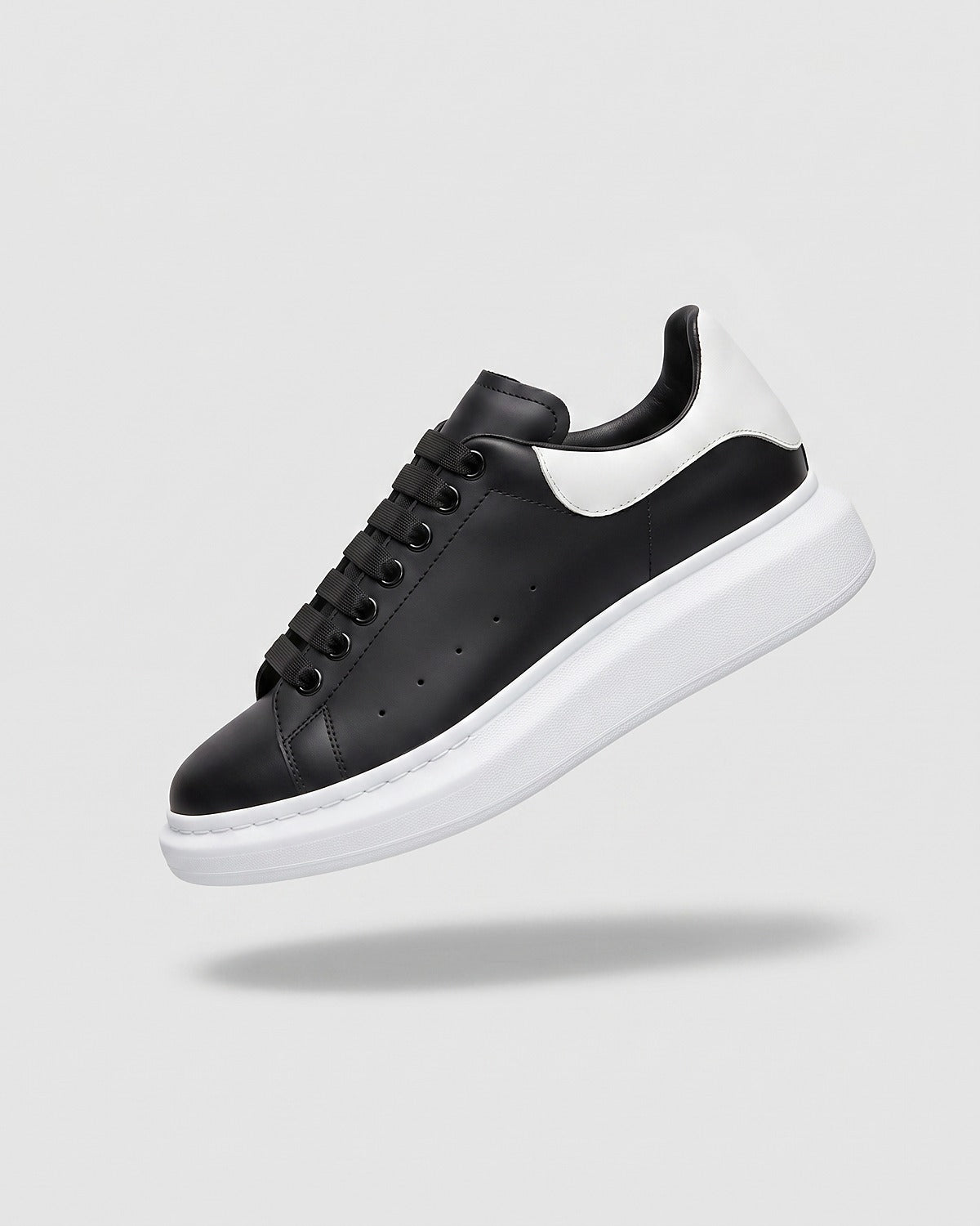 Sableau MQ Sneakers in black with white heel