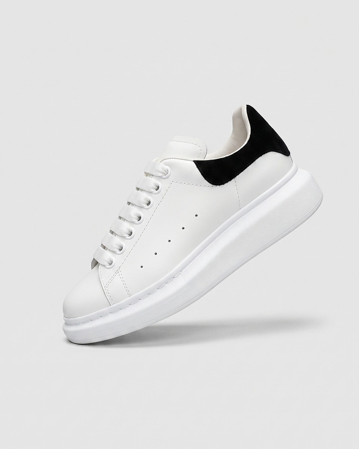 Sableau MQ Sneakers Velvet in white with black velvet heel