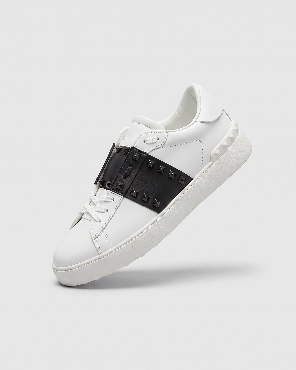 Sableau VT Sneakers with black band and black studs