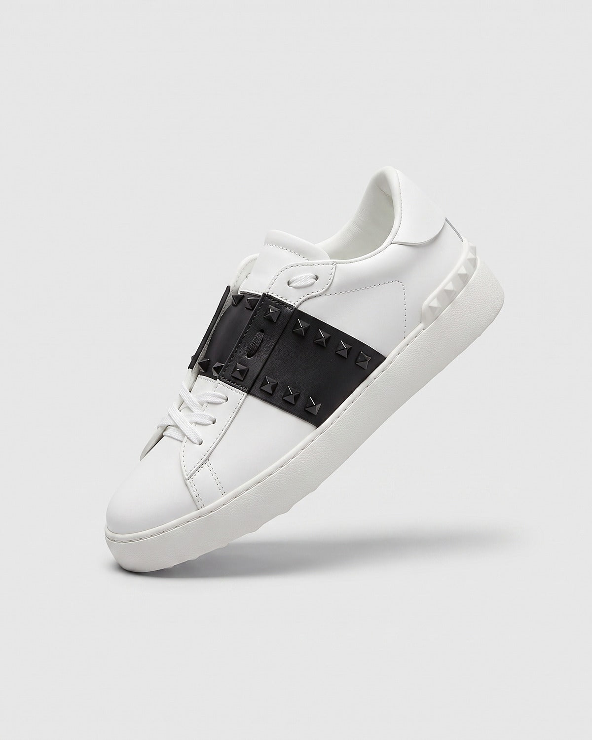 Sableau VT Sneakers with black band and black studs
